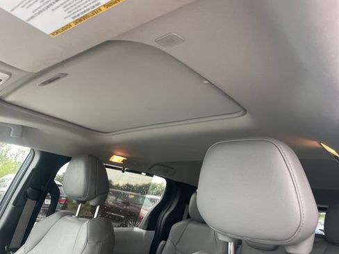 Used 2025 Toyota Sienna XLE FWD image 27
