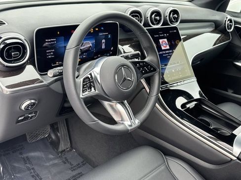 Used 2025 Mercedes-Benz GLC 300 image 17