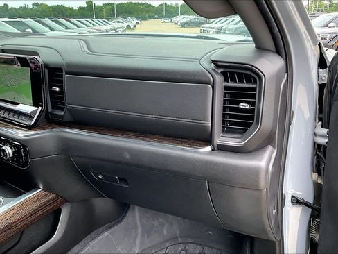 Used 2024 GMC Sierra 1500 Elevation w/ Elevation Premium Package AWD/4WD image 18