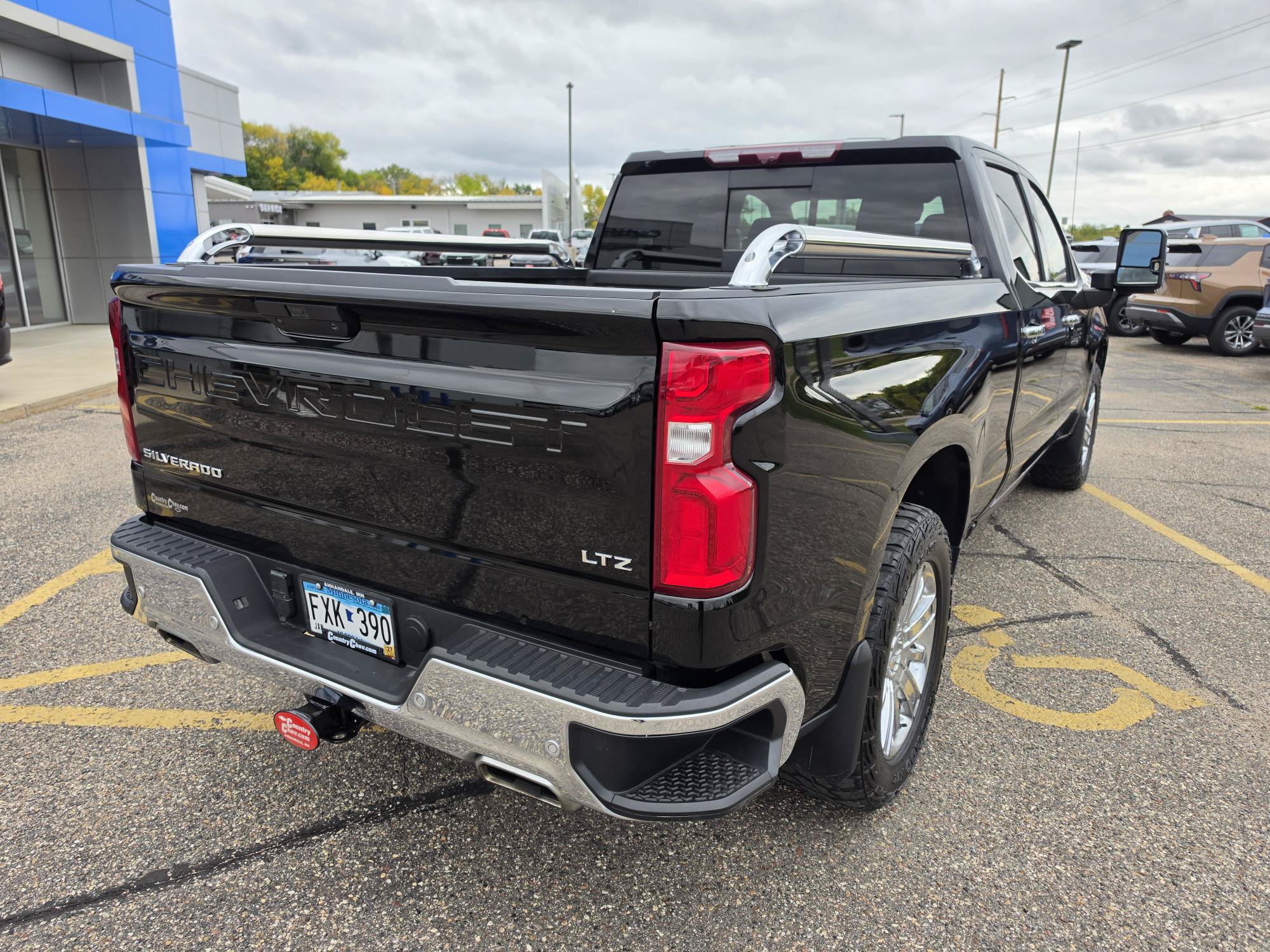 Used 2021 Chevrolet Silverado 1500 LTZ w/ Technology Package AWD/4WD image 3