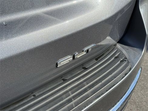 Used 2021 GMC Yukon XL SLT w/ SLT Premium Package image 12