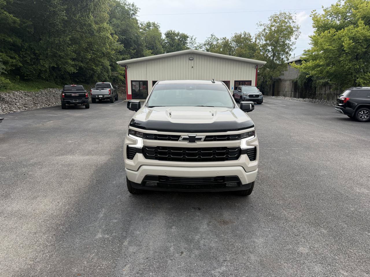 Used 2026 Chevrolet Silverado 1500 RST w/ Dark Appearance Package AWD/4WD image 8