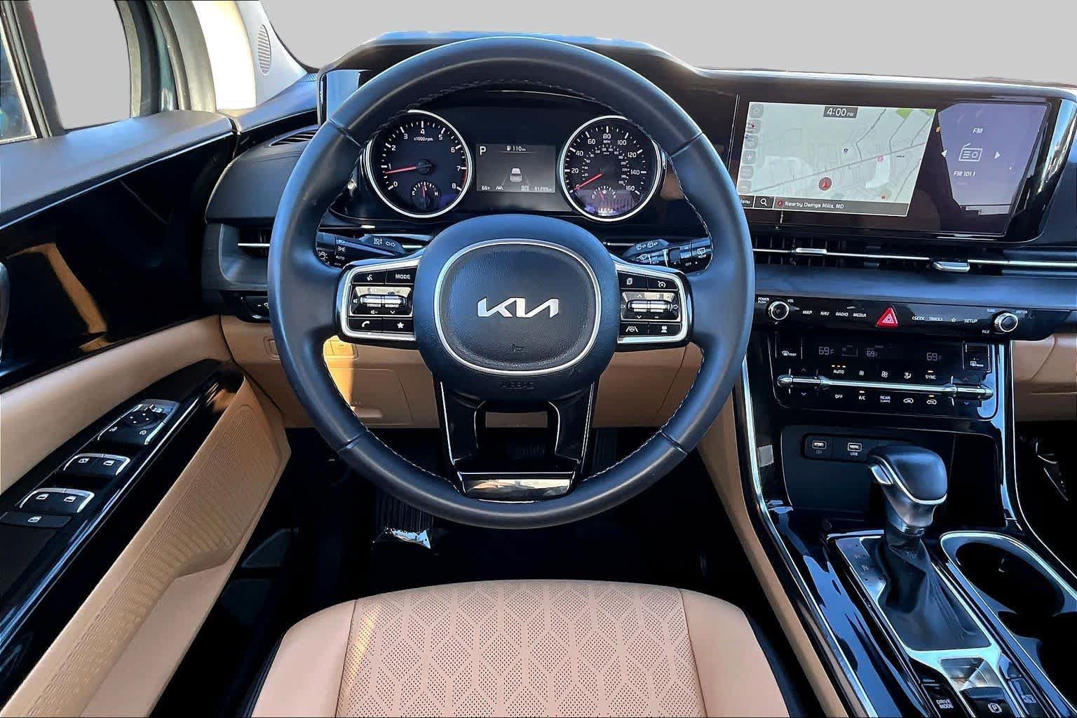 Used 2024 Kia Carnival EX FWD image 6
