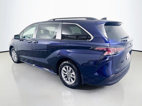 Certified 2026 Toyota Sienna XLE FWD image 7