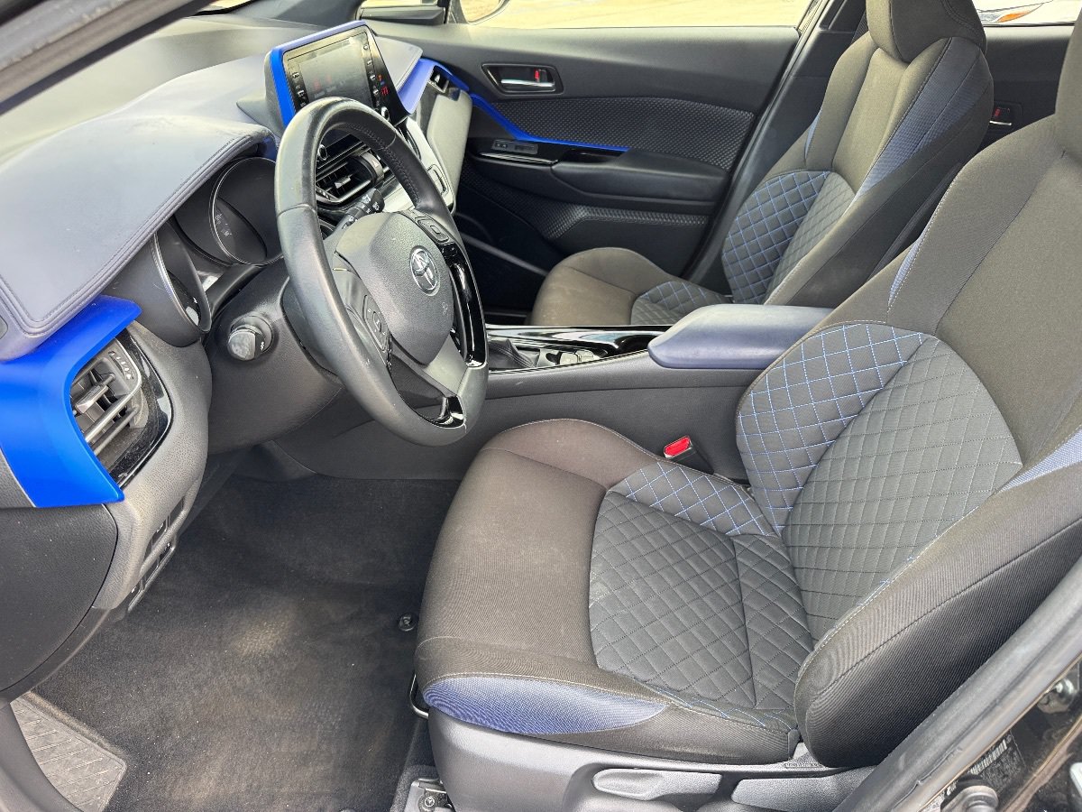 Used 2020 Toyota C-HR XLE FWD image 23