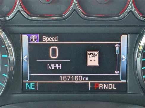 Used 2018 Chevrolet Suburban LT image 11