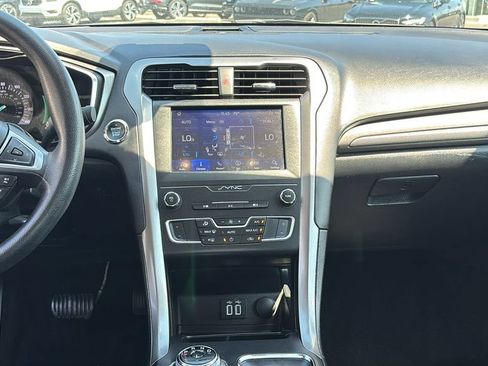 Used 2020 Ford Fusion SE FWD image 6
