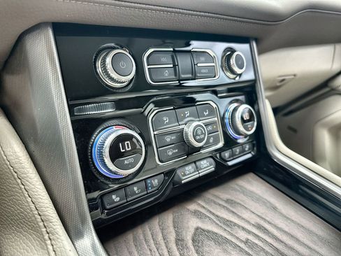 Used 2024 GMC Yukon XL Denali w/ Advanced Technology Package AWD/4WD image 27