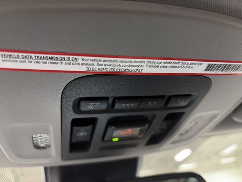 Used 2022 Toyota Camry XLE image 25