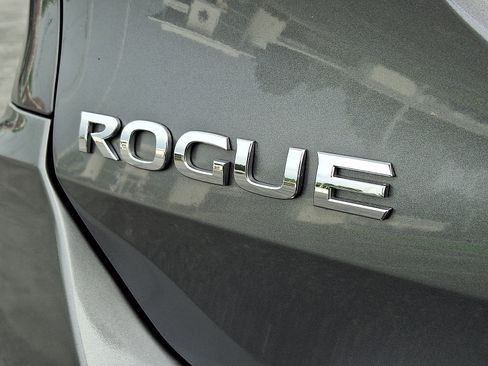 Used 2019 Nissan Rogue S AWD/4WD image 28