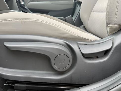 Used 2020 Hyundai Elantra SEL image 6