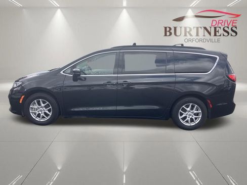 Used 2022 Chrysler Pacifica Touring-L FWD image 3