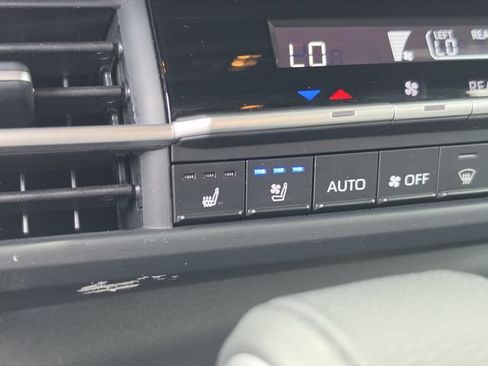 Used 2025 Toyota Sienna Limited FWD image 36