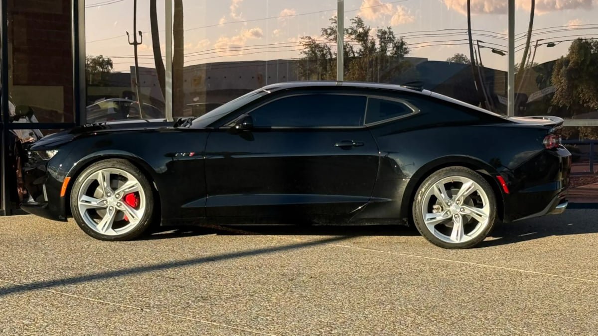 Used 2021 Chevrolet Camaro LT w/ RS Package RWD image 4