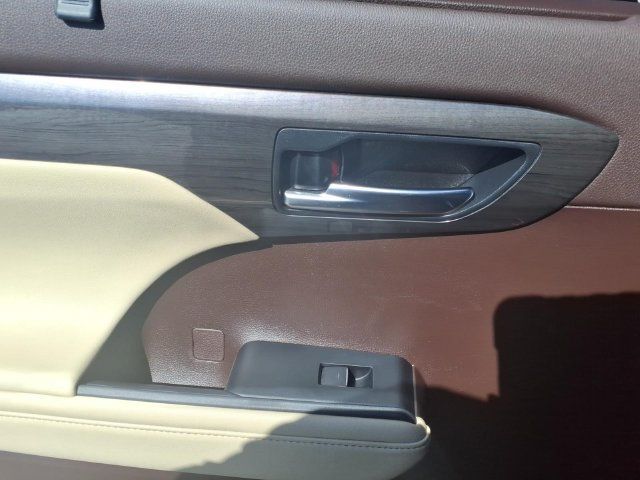 Used 2021 Toyota Highlander Platinum FWD image 8