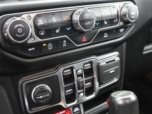 Used 2022 Jeep Gladiator Rubicon w/ Cold Weather Group image 5