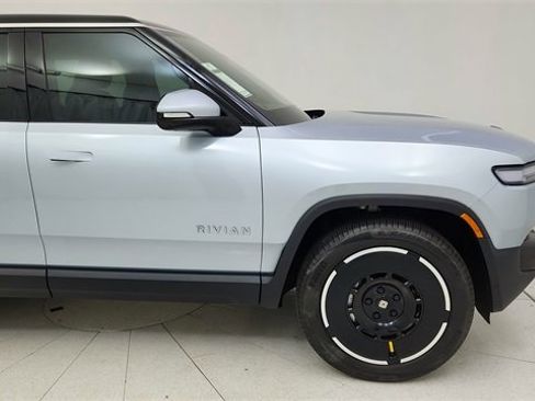 Used 2025 Rivian R1S Adventure image 7