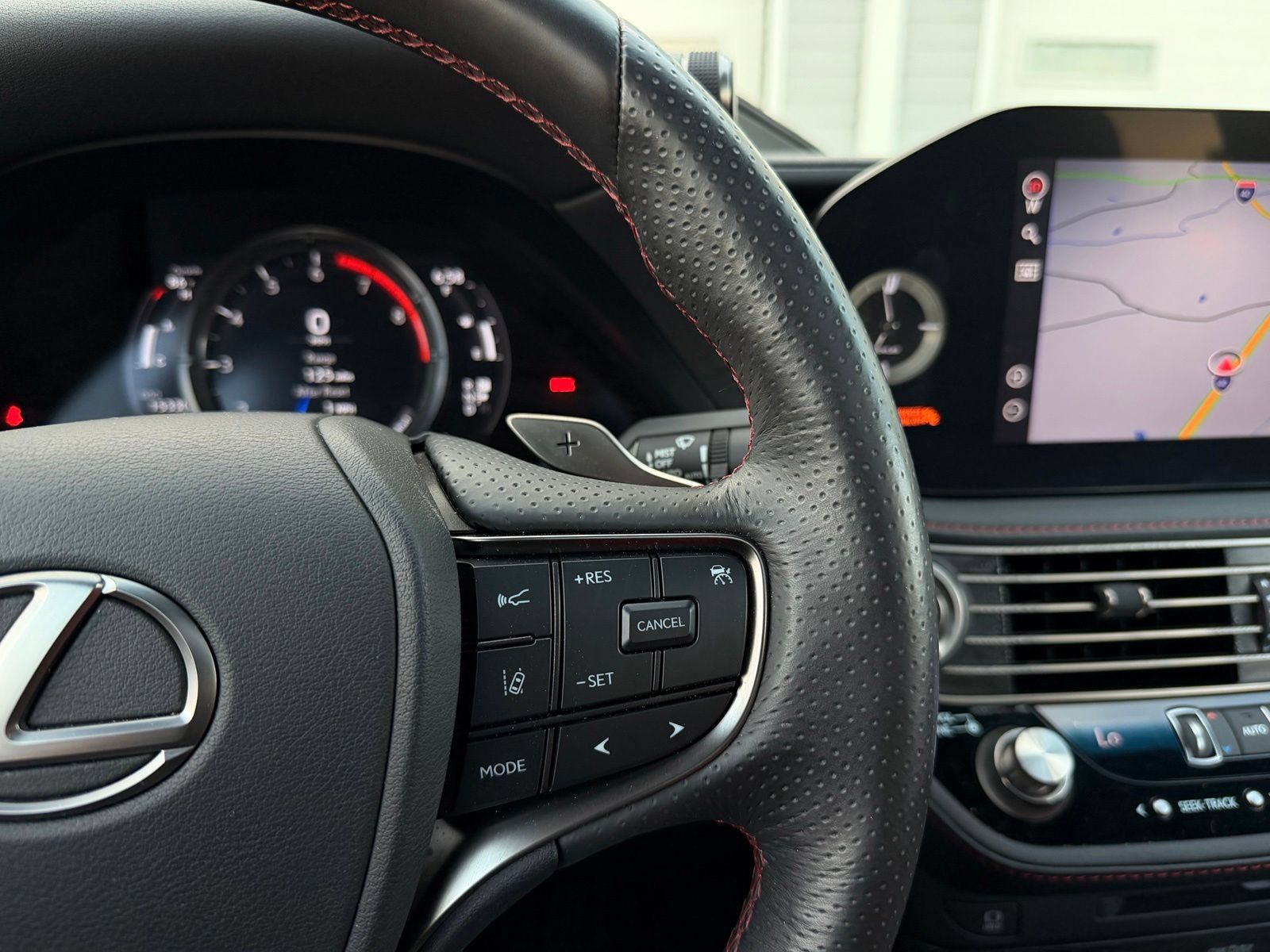 Used 2022 Lexus LS 500 F Sport w/ Accessory Package (Z1) AWD/4WD image 45