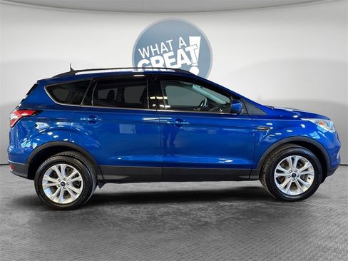 Used 2018 Ford Escape SE image 2