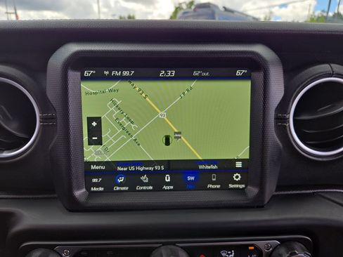 Used 2021 Jeep Wrangler Unlimited Sahara w/ Cold Weather Group AWD/4WD image 23
