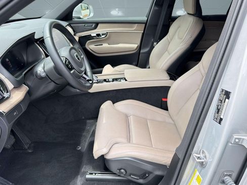 Used 2025 Volvo XC90 B5 Ultra AWD/4WD image 5