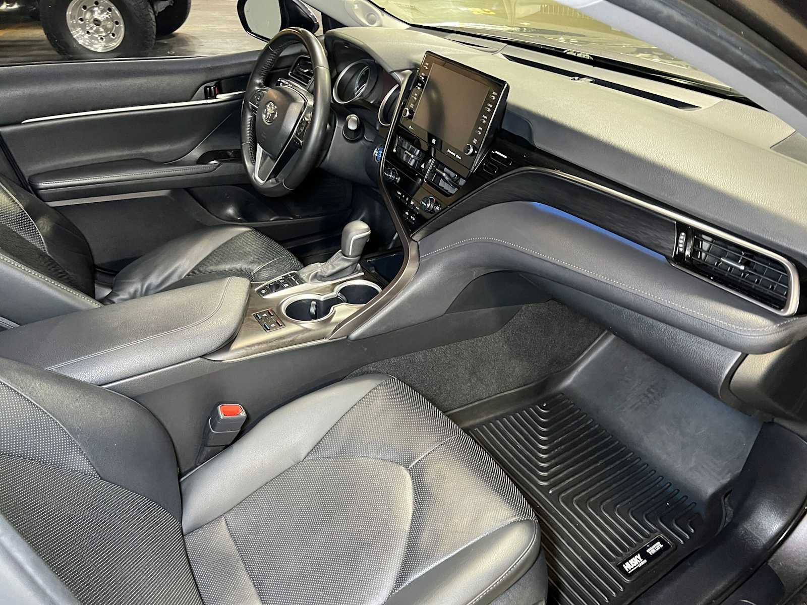 Used 2023 Toyota Camry XLE w/ Navigation Package FWD image 11