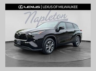 Used 2022 Toyota Highlander XLE AWD/4WD video 1