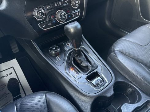 Used 2020 Jeep Cherokee Limited image 38