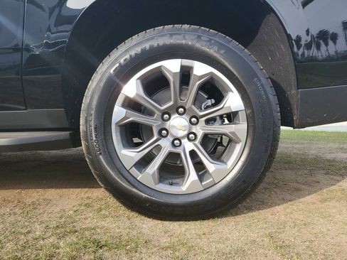 New 2026 Chevrolet Suburban LS image 5