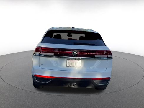 Used 2025 Volkswagen Atlas Cross Sport SE image 12