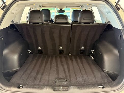 Used 2018 Jeep Compass Latitude FWD image 34