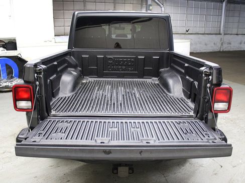Used 2021 Jeep Gladiator Sport AWD/4WD image 34