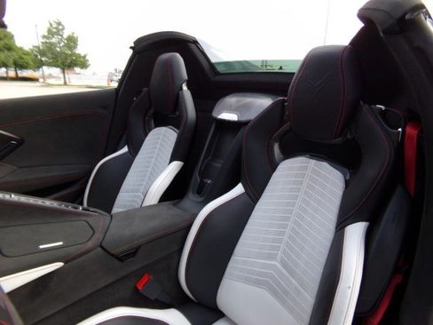 Used 2023 Chevrolet Corvette Stingray Premium Conv w/ Z51 Performance Package RWD image 23