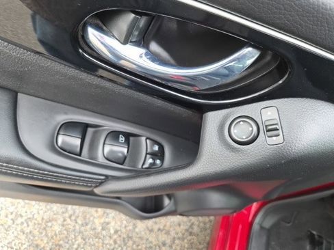 Used 2018 Nissan Rogue Sport SL w/ SL Premium Package image 16