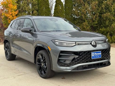 New 2026 Volkswagen Tiguan SE R-Line image 1