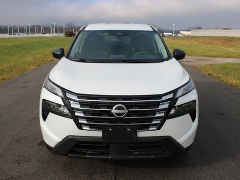 Used 2024 Nissan Rogue S image 2