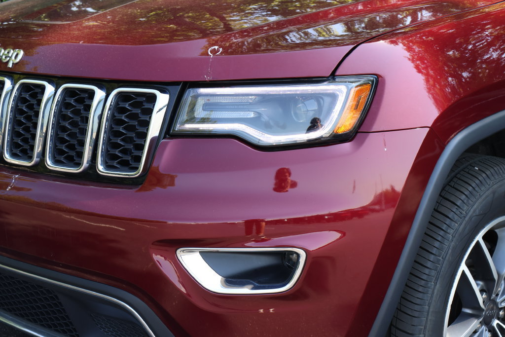 Used 2022 Jeep Grand Cherokee Limited w/ Tech Group AWD/4WD image 3