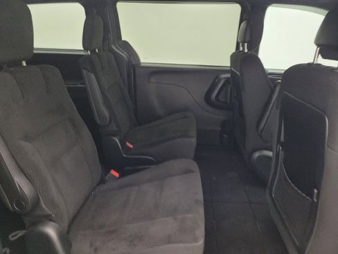 Used 2018 Dodge Grand Caravan SE FWD image 19