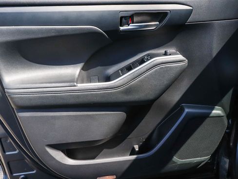 Used 2021 Toyota Highlander XSE FWD image 32