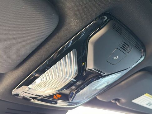 Used 2025 BMW X5 sDrive40i w/ Climate Comfort Package image 21