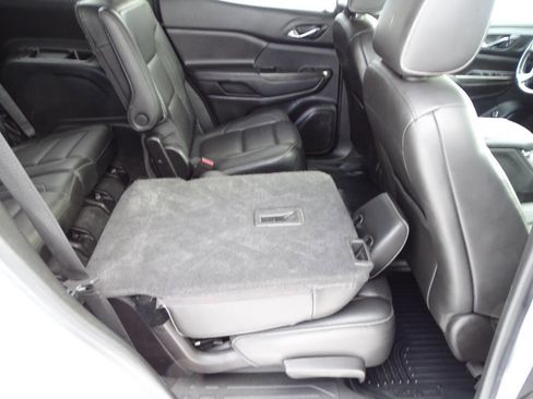 Used 2018 GMC Acadia SLT image 45