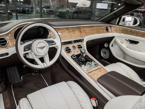 Used 2021 Bentley Continental GT V8 image 6