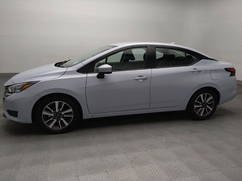 Used 2025 Nissan Versa SV FWD image 2
