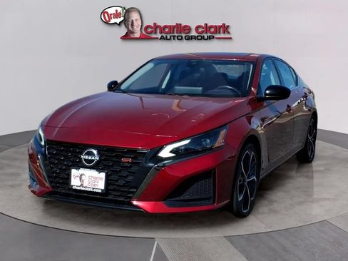 Used 2023 Nissan Altima 2.5 SR w/ SR Premium Package FWD image 1