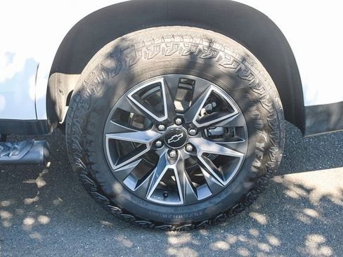 Used 2024 Chevrolet Tahoe Z71 w/ Z71 Off-Road Package image 12