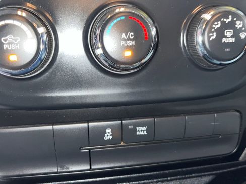 Used 2017 RAM 1500 Express AWD/4WD image 23