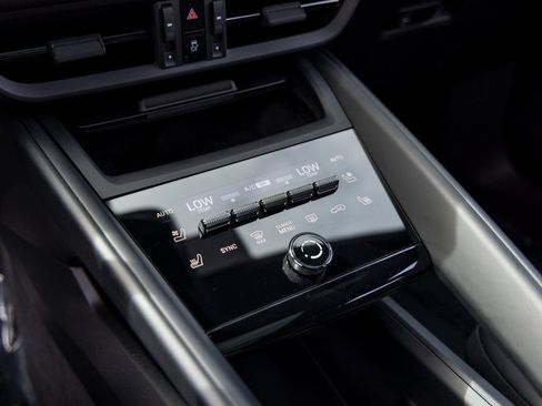 Certified 2025 Porsche Macan Electric RWD image 36