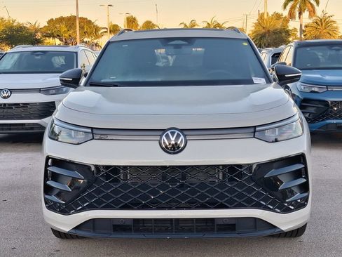 New 2026 Volkswagen Tiguan SE R-Line FWD image 2