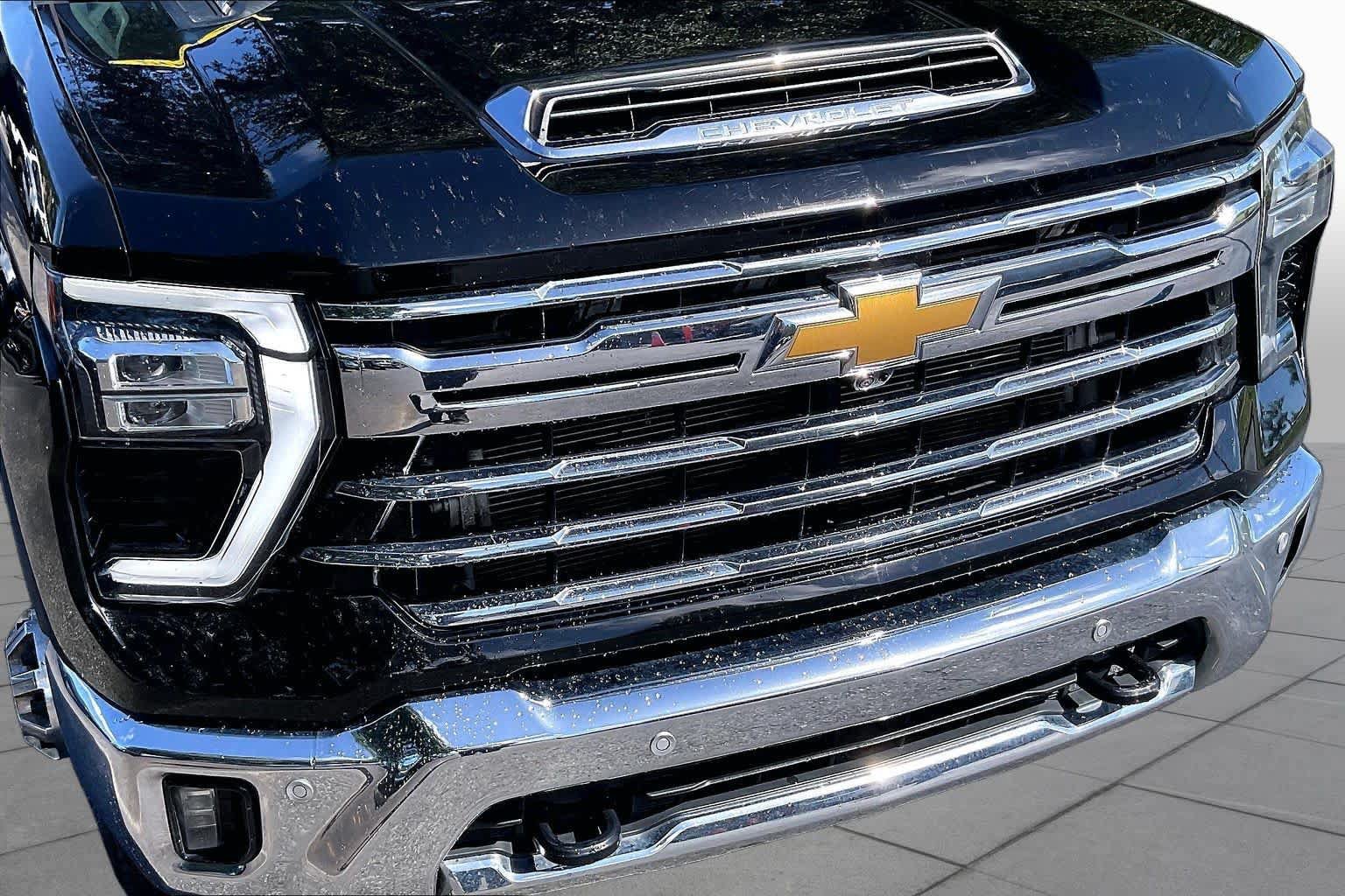 Used 2024 Chevrolet Silverado 3500 LTZ w/ LTZ Plus Package AWD/4WD image 29