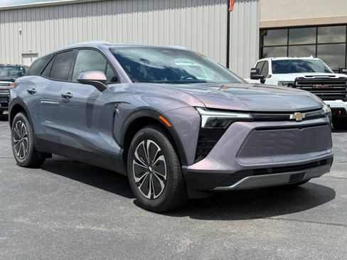 Used 2024 Chevrolet Blazer EV LT AWD/4WD image 2